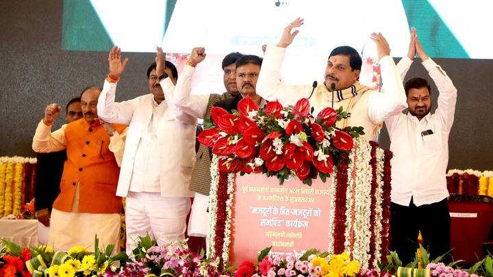 श्रमिकों को सम्मान और वंचितों को मान दिलाना हमारी प्राथमिकता - प्रधानमंत्री श्री मोदी